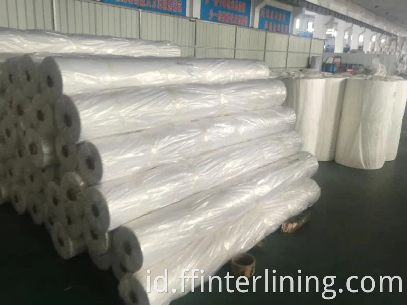 OEM Layanan kain penutup tanaman bernapas spunbond non woven winter proof protector pabrik